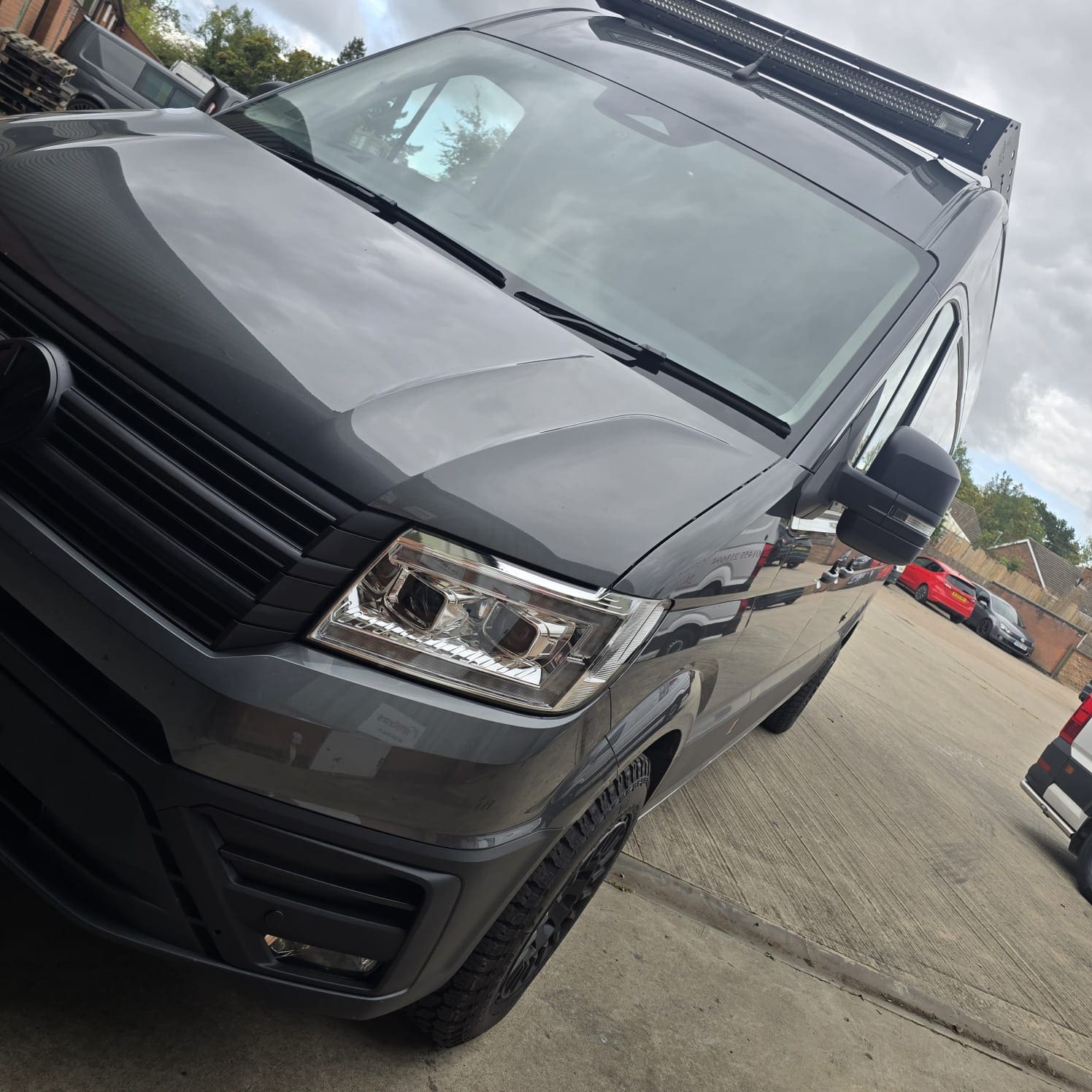 2025-volkswagen-crafter-steering-wheel-custom-retrofit-perforated-grey-stitching