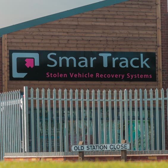 vw-crafter-smarttrack-s5-live-alerts-driver-recognition-installation