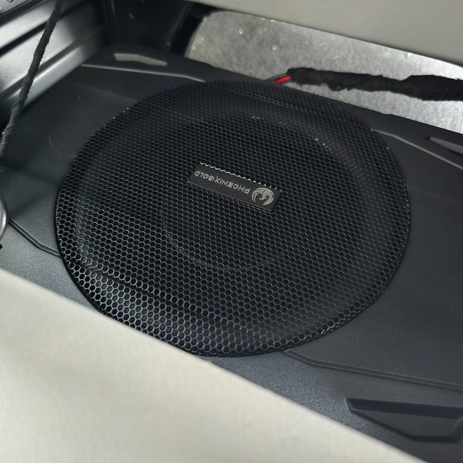 vw-t5-1-phenix-gold-subwoofer-focal-speakers-retrofit