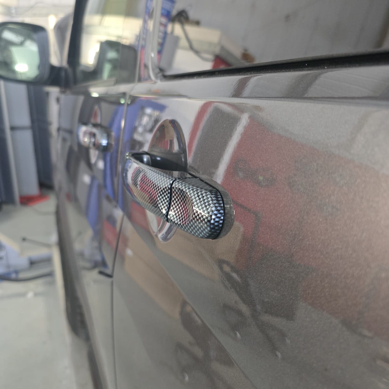 transporter-t6.1-carbon-fibre-handles-sportier-badge-visual-upgrade