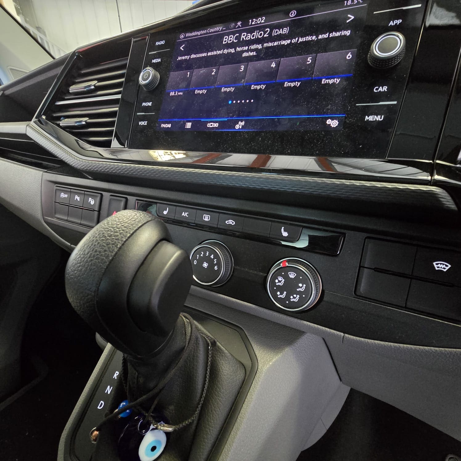 vw-transporter-t6-heated-seat-retrofit-expert-installation