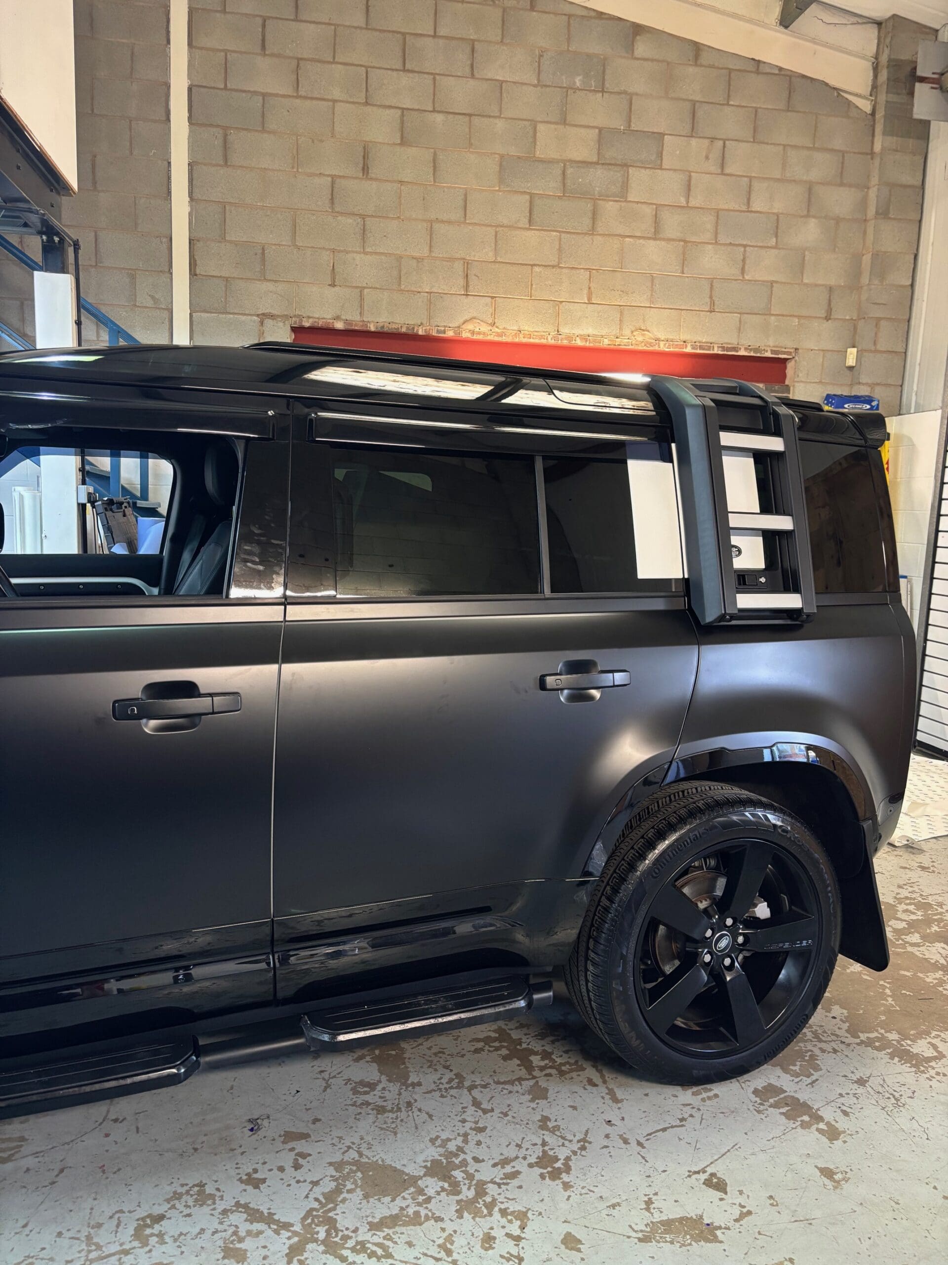 range-rover-defender-black-matte-wrap-nuneaton-fusion-wrap