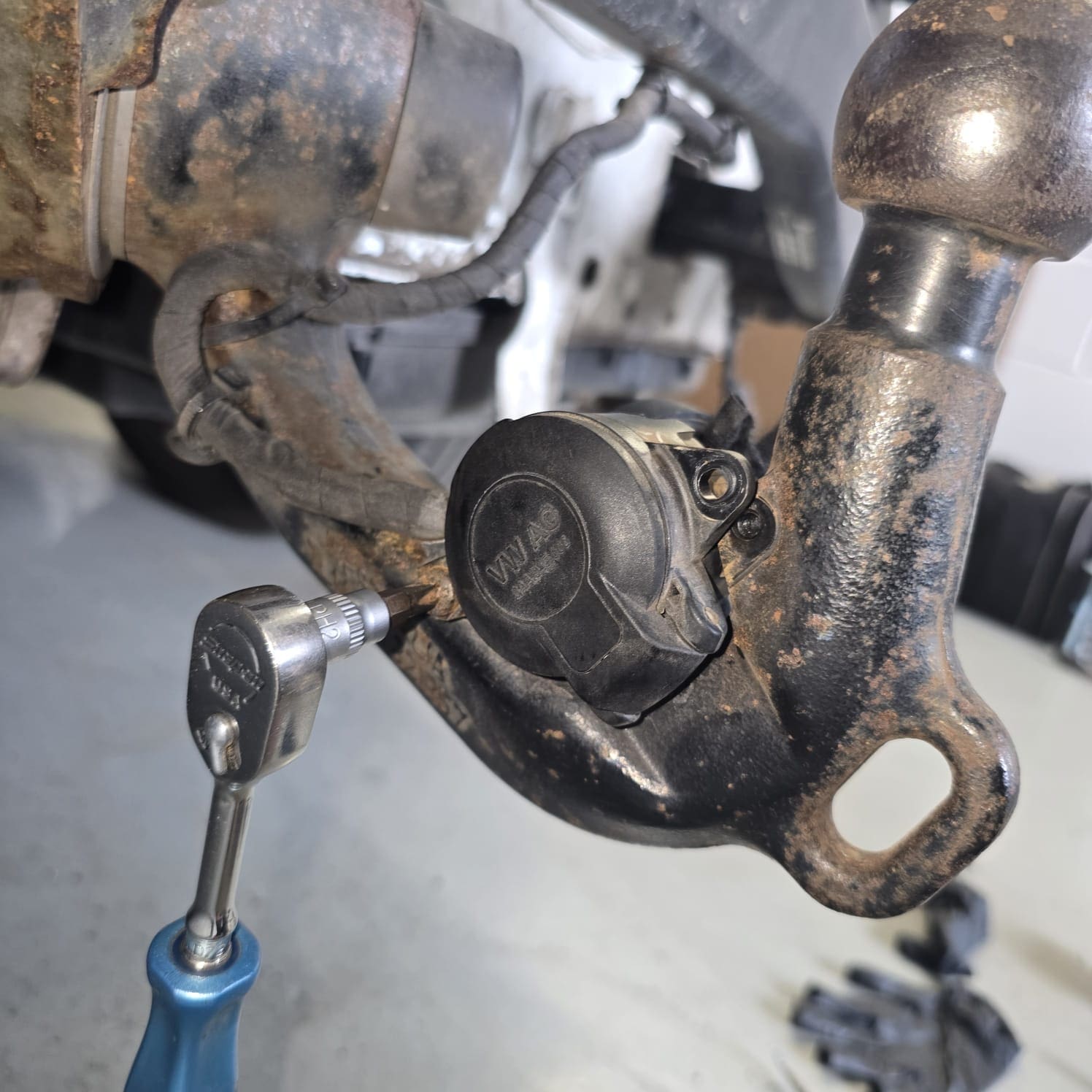 vw-tiguan-retractable-tow-bar-electrical-restoration