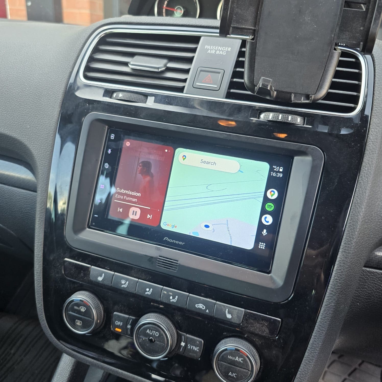 volkswagen-scirocco-pioneer-sph-da77dab-google-maps-spotify-reversing