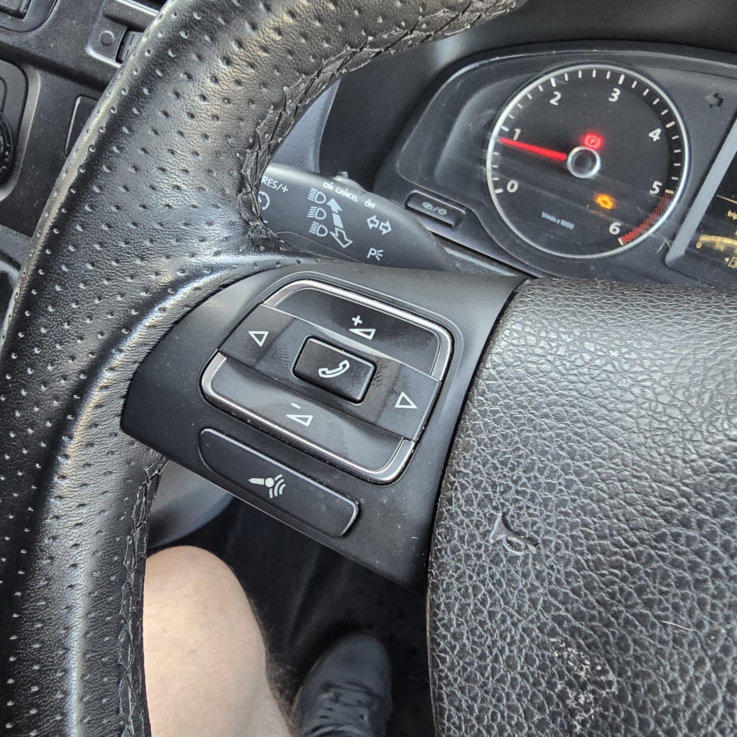 vw-t5-1-steering-wheel-upgrade-multifunction-buttons-stereo-fix