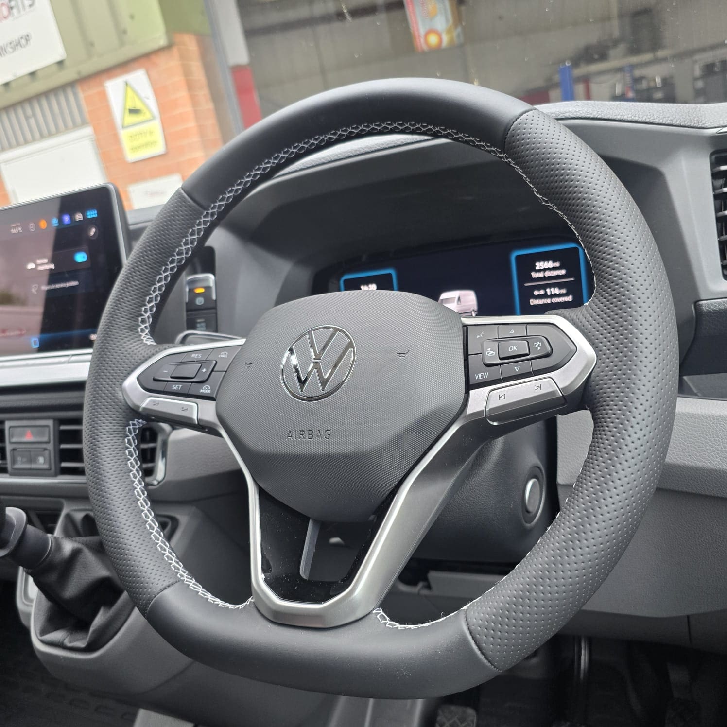 volkswagen-crafter-2025-premium-steering-wheel-retrofit-perforated-grip