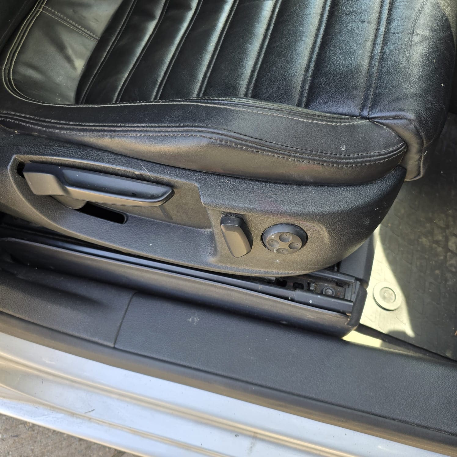 vw-touran-electric-heated-seats-integration-professional-retrofit