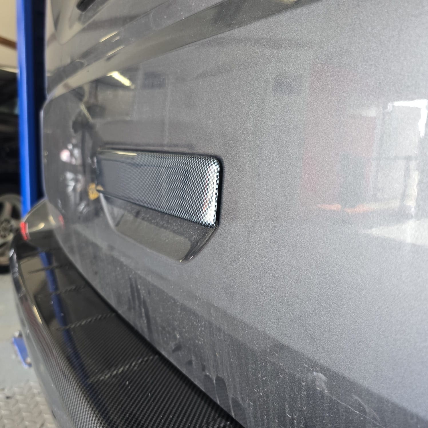 transporter-t6.1-sleek-carbon-fibre-badge-upgrade