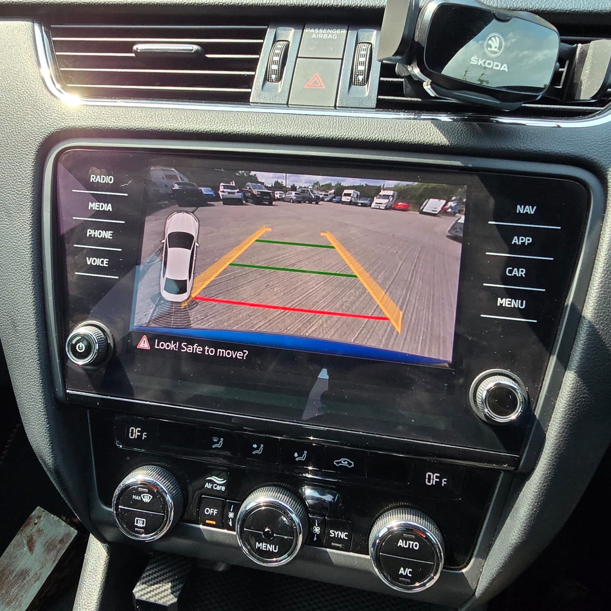 skoda-octavia-highline-camera-retrofit-precision-parking
