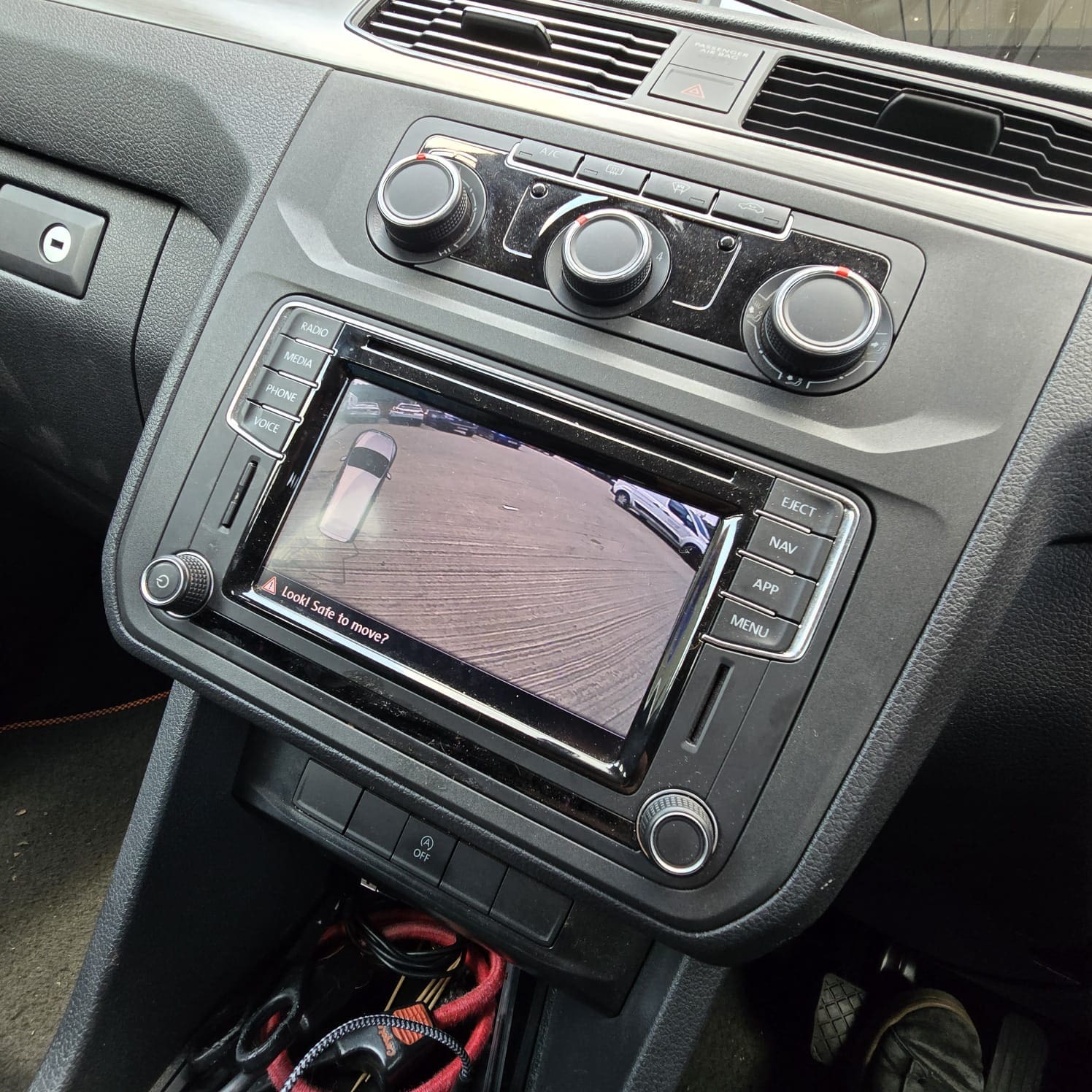 vw-caddy-passenger-reverse-camera-crisp-display-retrofit