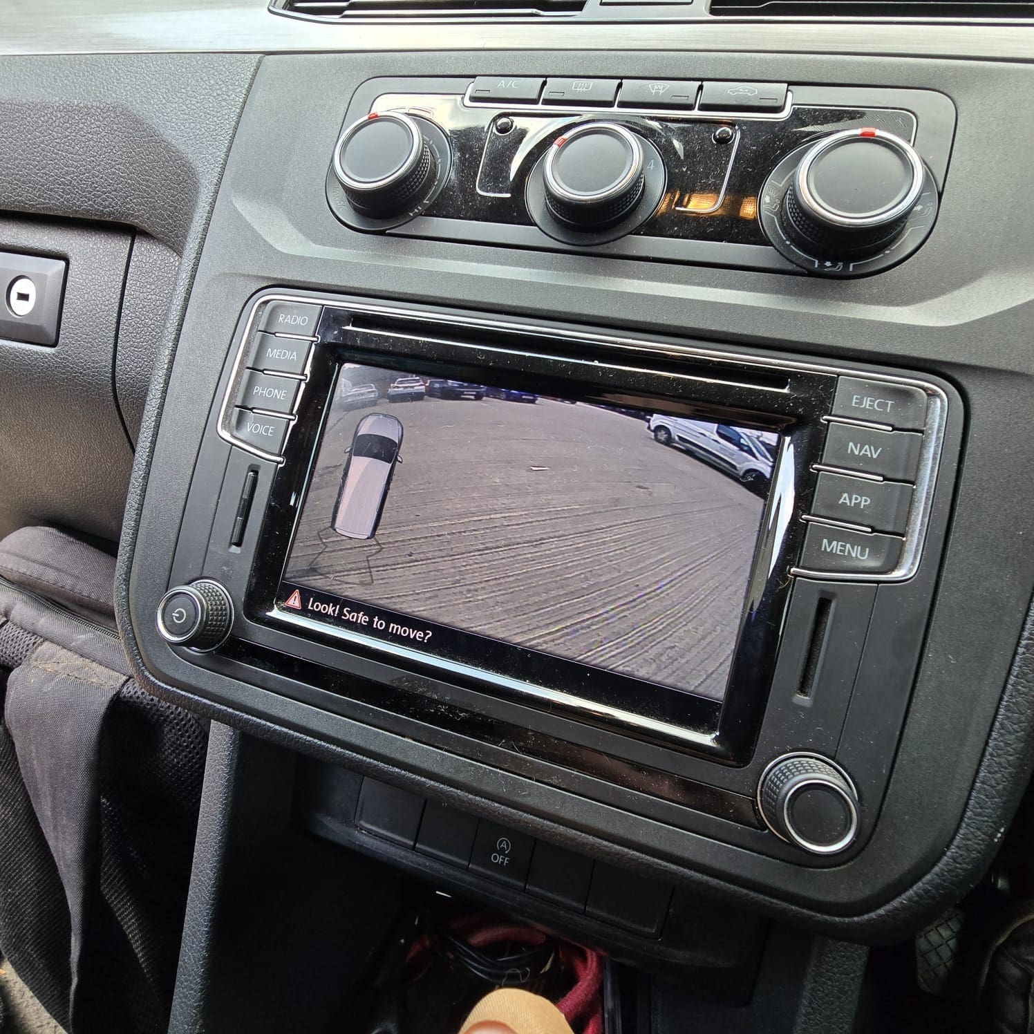 vw-caddy-approved-reverse-camera-tailgate-retrofit