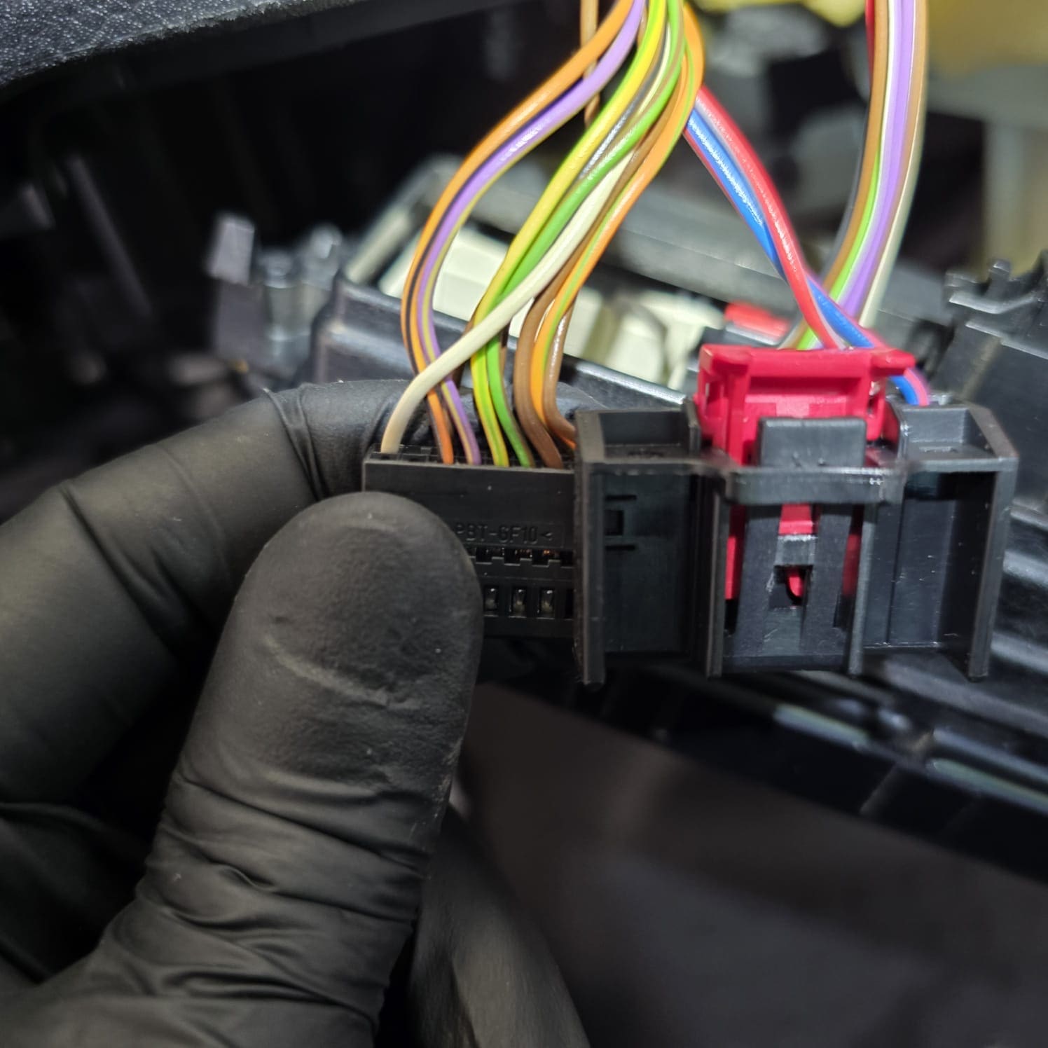 Detailed installation of heated seats in VW Transporter T6