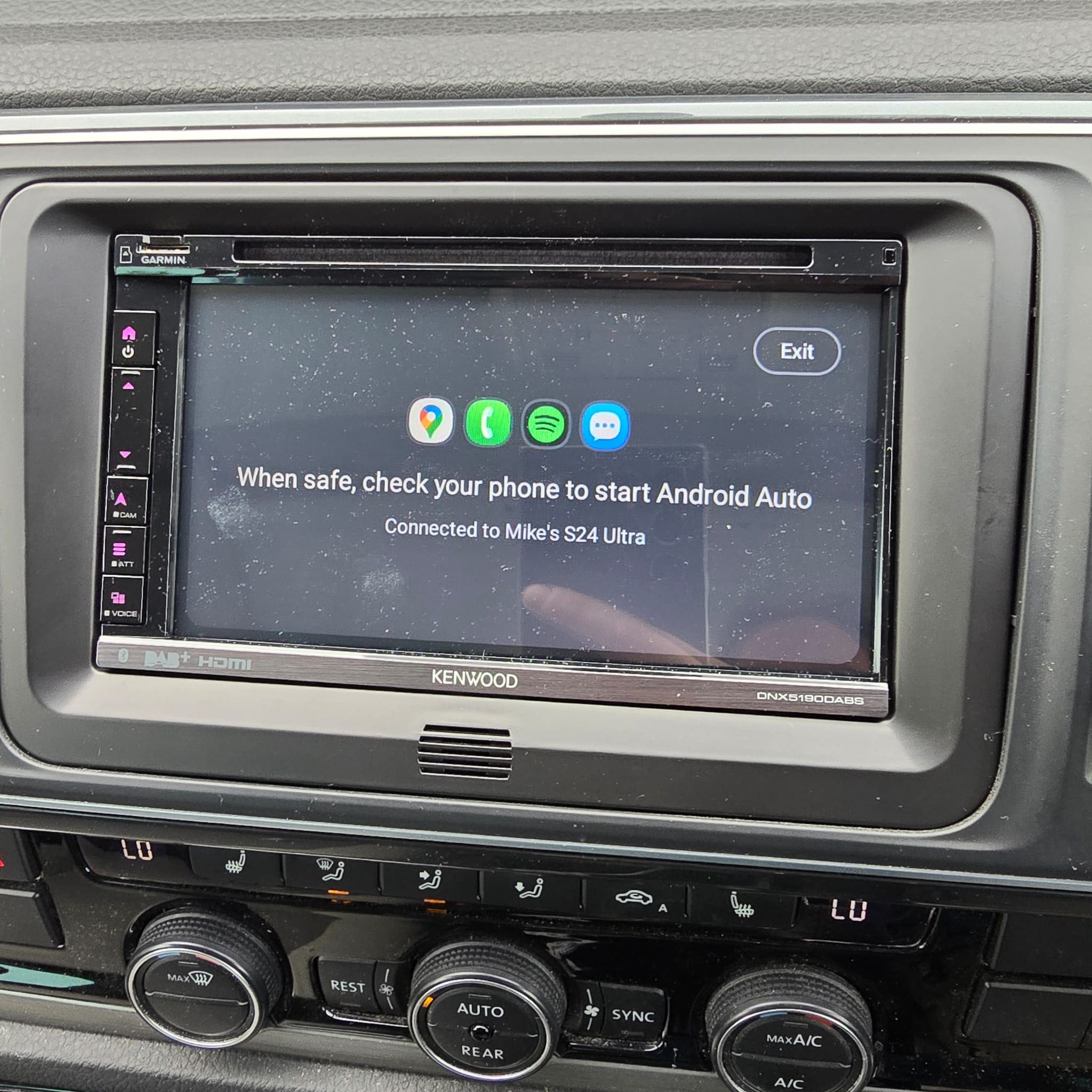 Volkswagen Transporter T6 Kenwood DNX5190DABS built in sat nav tidy fitment