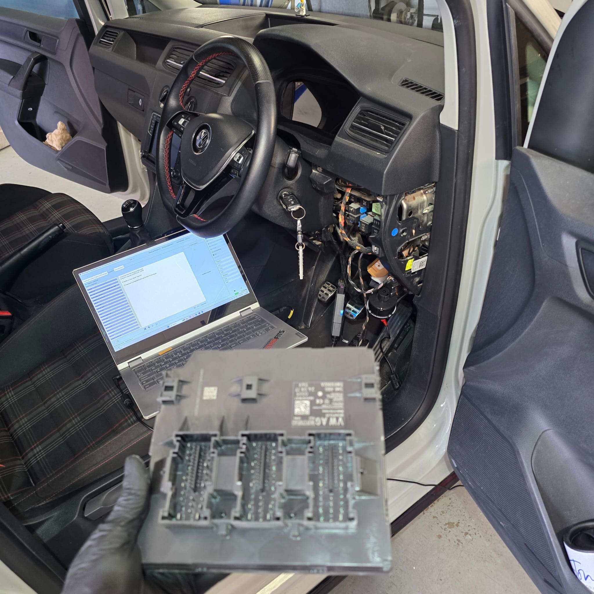 VW Caddy BCM Highline retrofit with new OEM BCM fitted