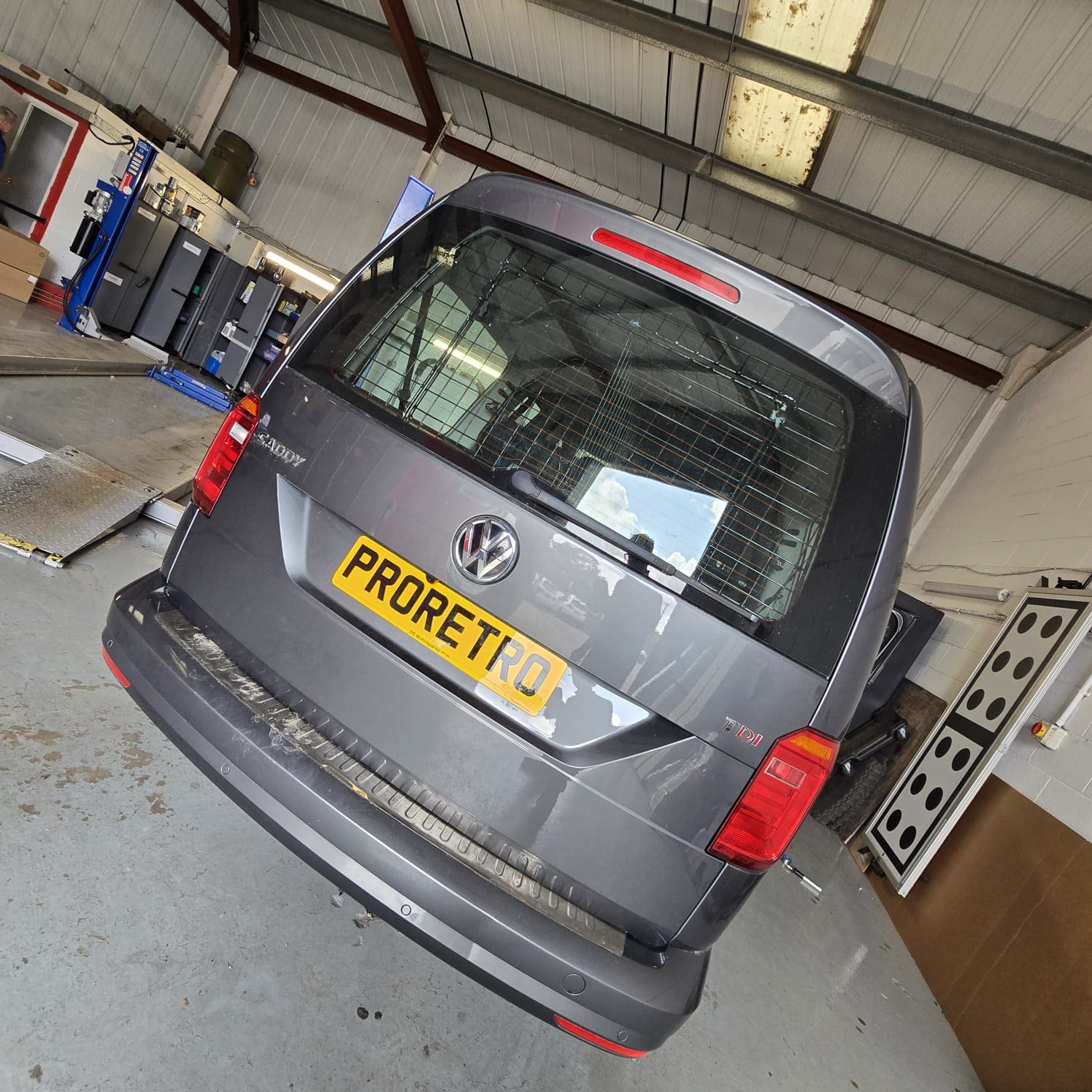 vw-caddy-passenger-car-reverse-camera-sleek-retrofit