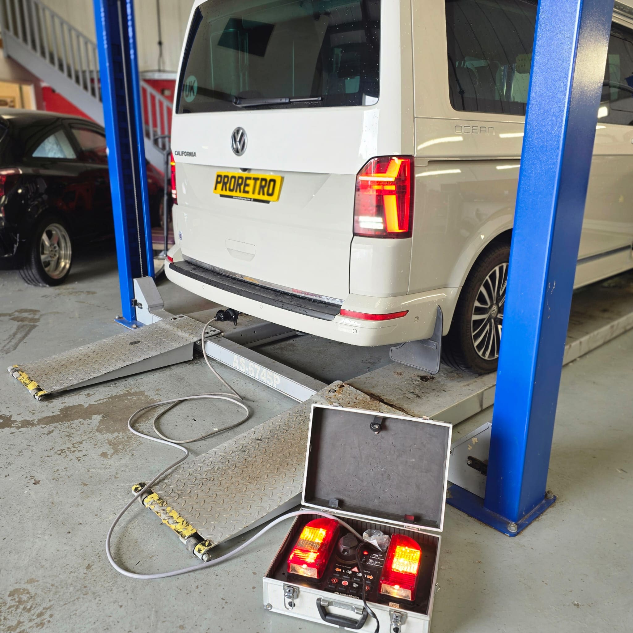 VW T6.1 towbar electrics retrofit with detachable towbar and 13 pin socket