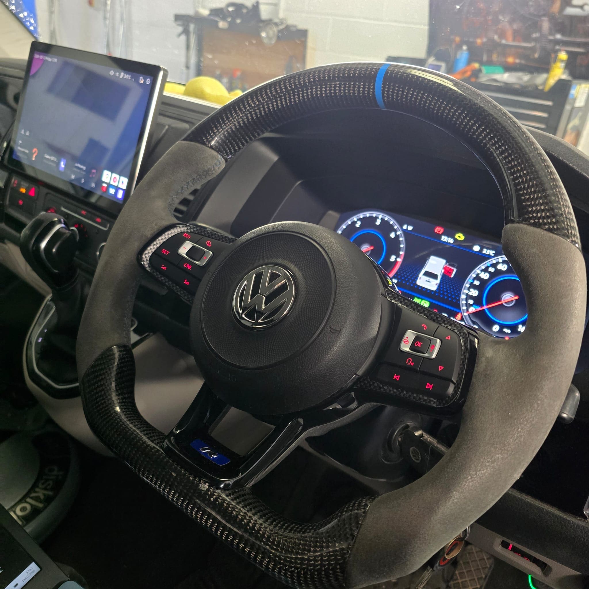 VW T6 steering wheel retrofit Mk7 carbon wheel with 1K0 cruise control and DSG paddles with blue 12 o'clock band