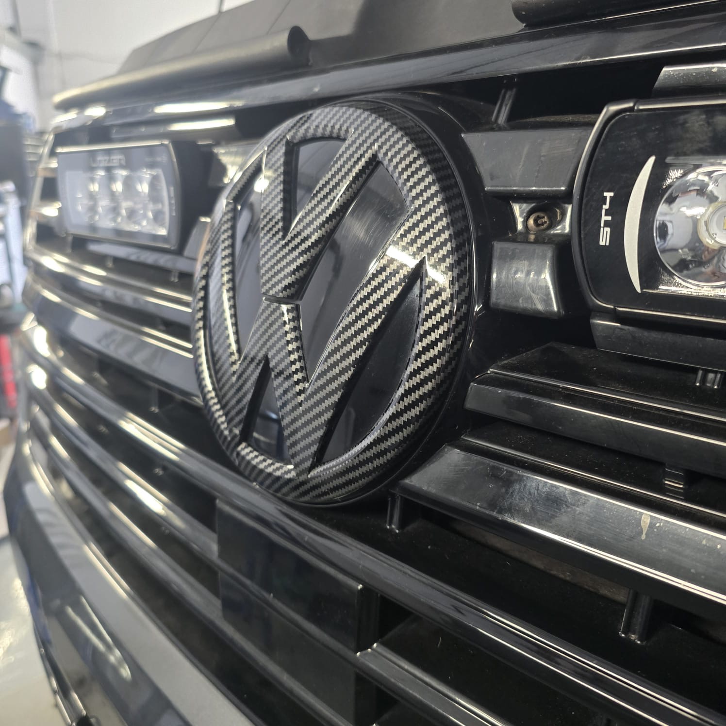 transporter-t6.1-carbon-fibre-handles-front-badge-upgrade