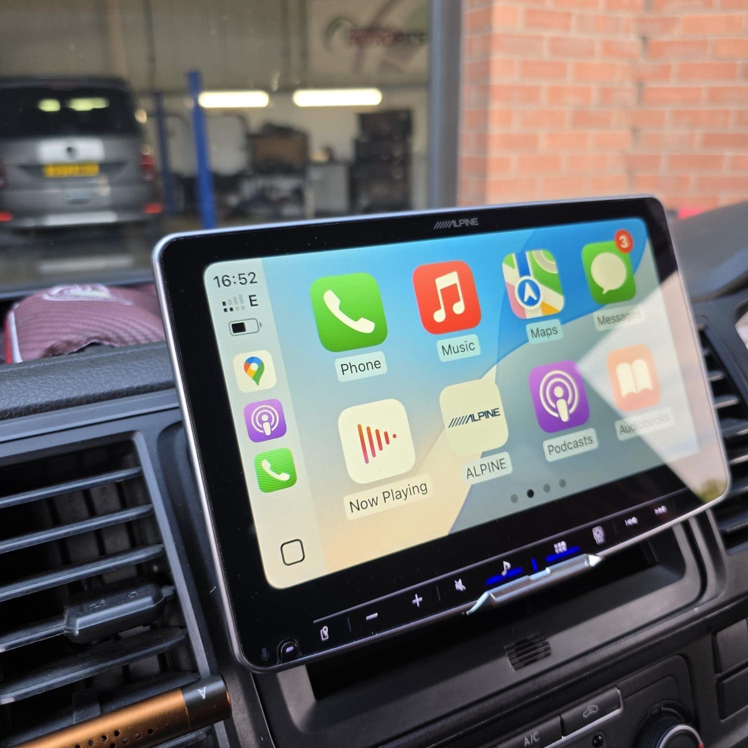 vw-t6-alpine-upgrade-custom-speakers-steering-wheel_trim