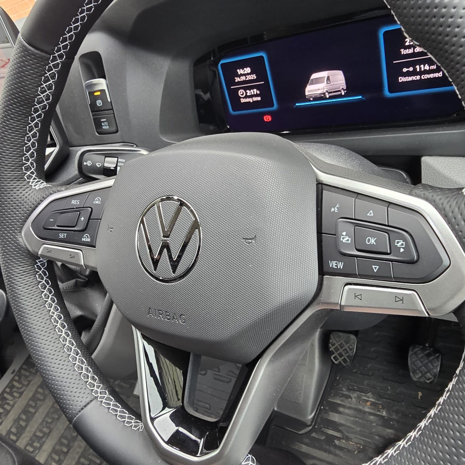 volkswagen-crafter-2025-steering-wheel-upgrade