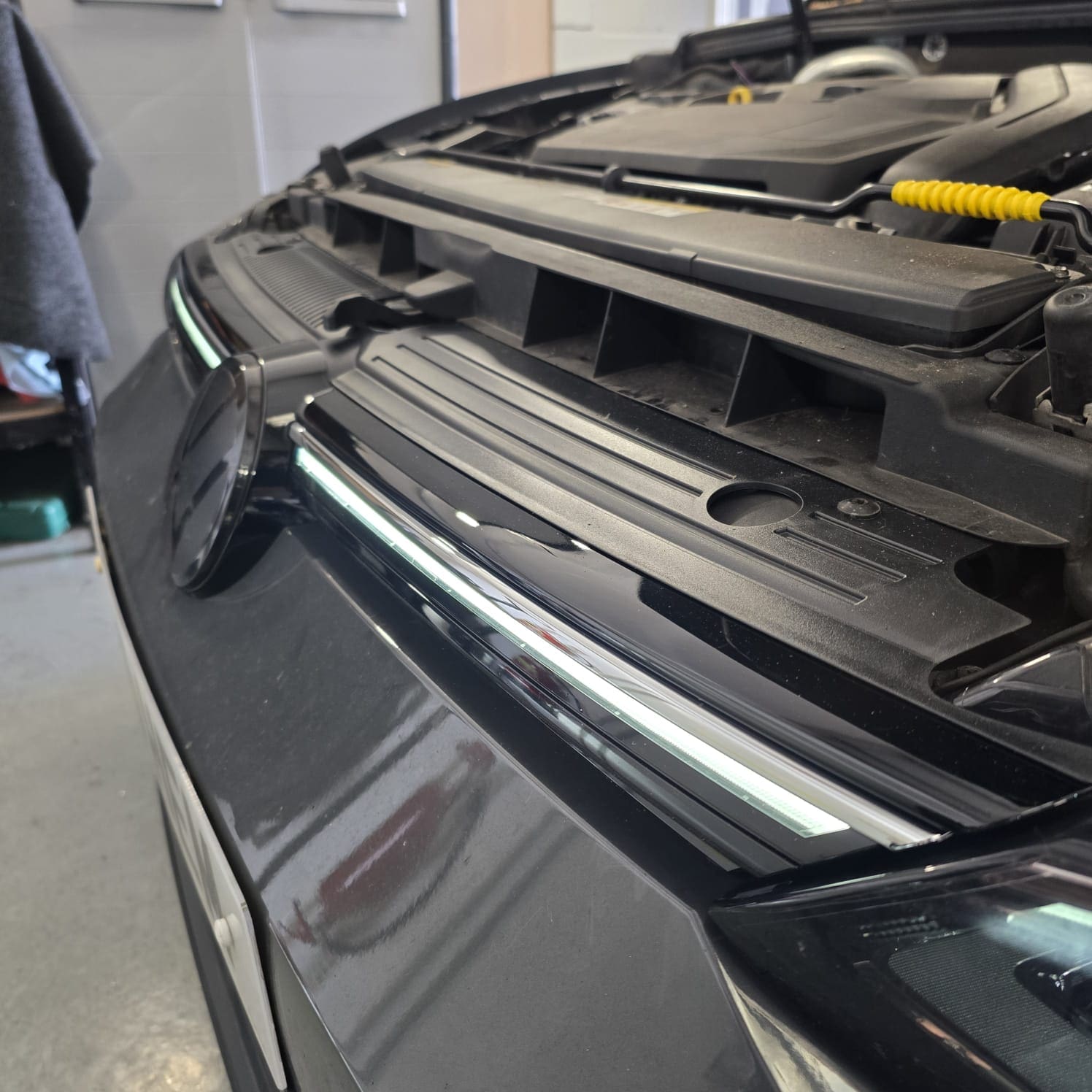 golf-mk8-illuminated-grille-retrofit-professional-install